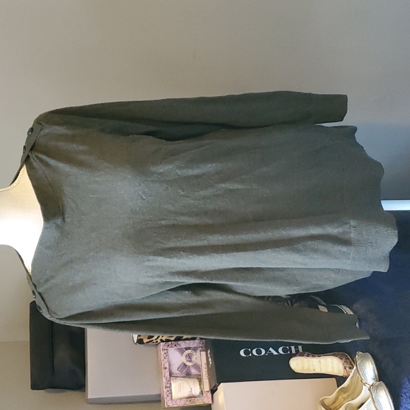 LOFT Sweaters - #19  POSH SHOW.  LOFT OLIVE SWEATER